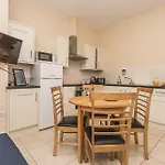 Giant Serviced Apartments