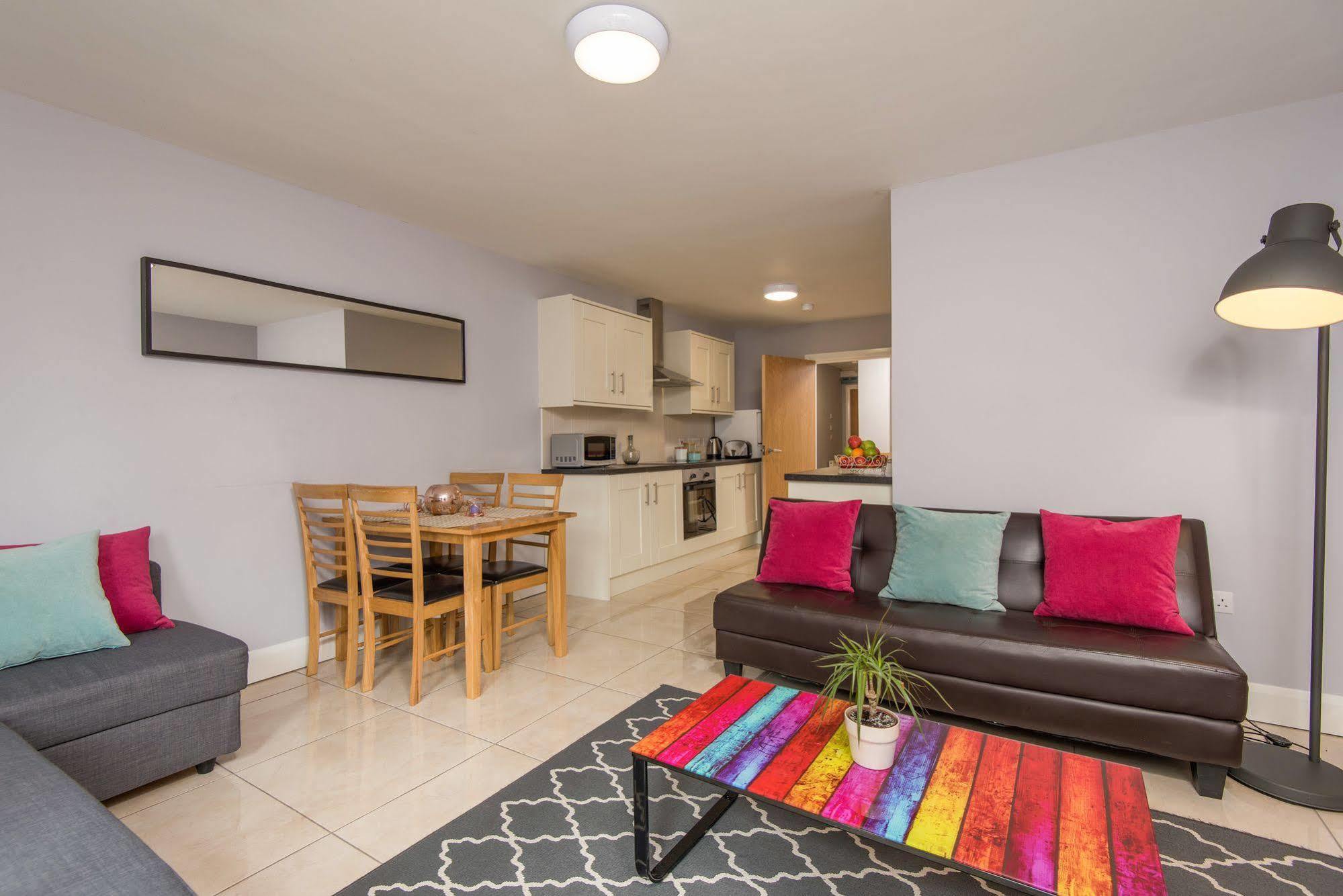 Giant Serviced Apartment *