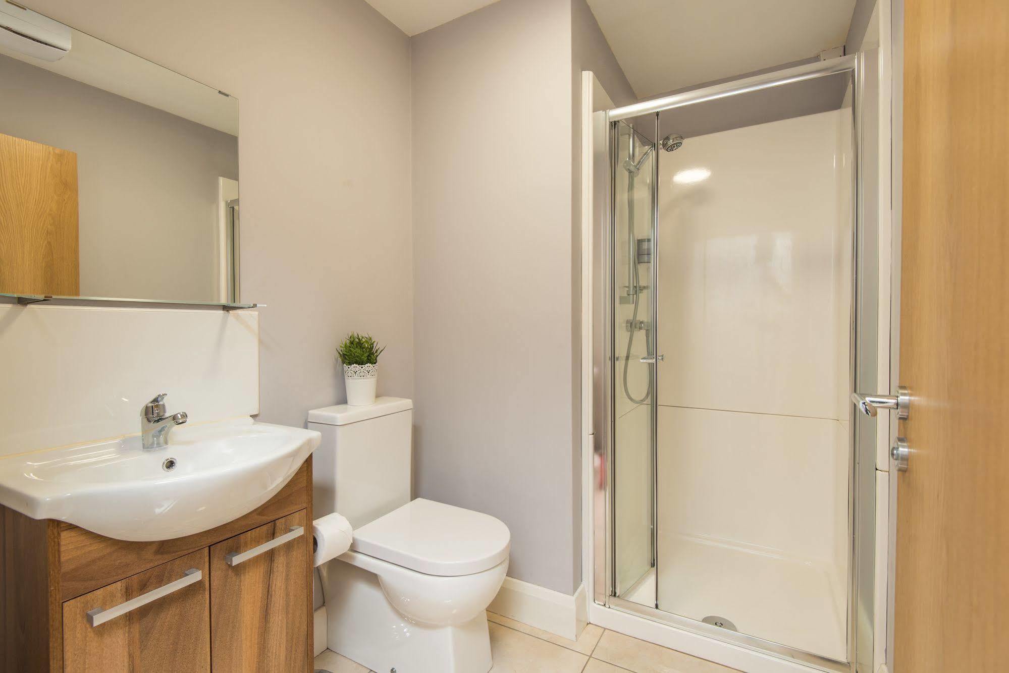 Apartment Giant Serviced